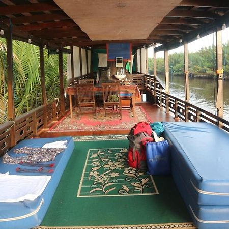 Orangutan Kelotok Houseboat For 6 Person Hotel Pangkalan Bun Exterior foto