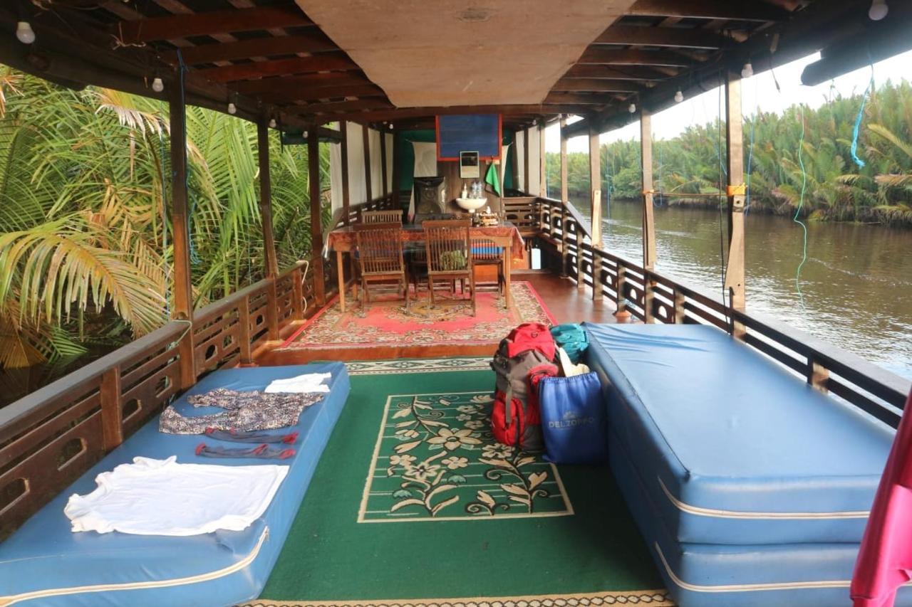 Orangutan Kelotok Houseboat For 6 Person Hotel Pangkalan Bun Exterior foto